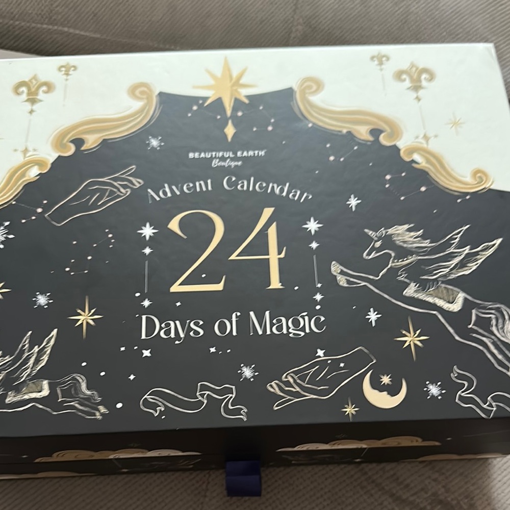 Beautiful Calendar Box w 24 small boxes